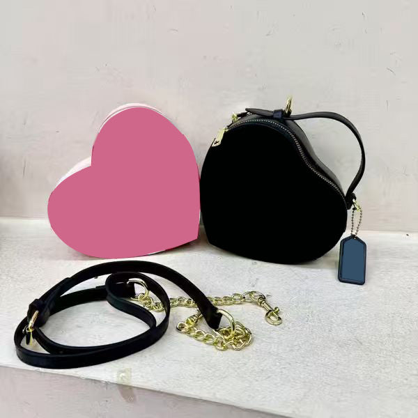 【Pre-order】Heart Crossbody Handbag