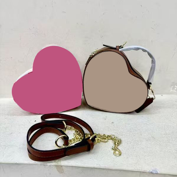 【Pre-order】Heart Crossbody Handbag