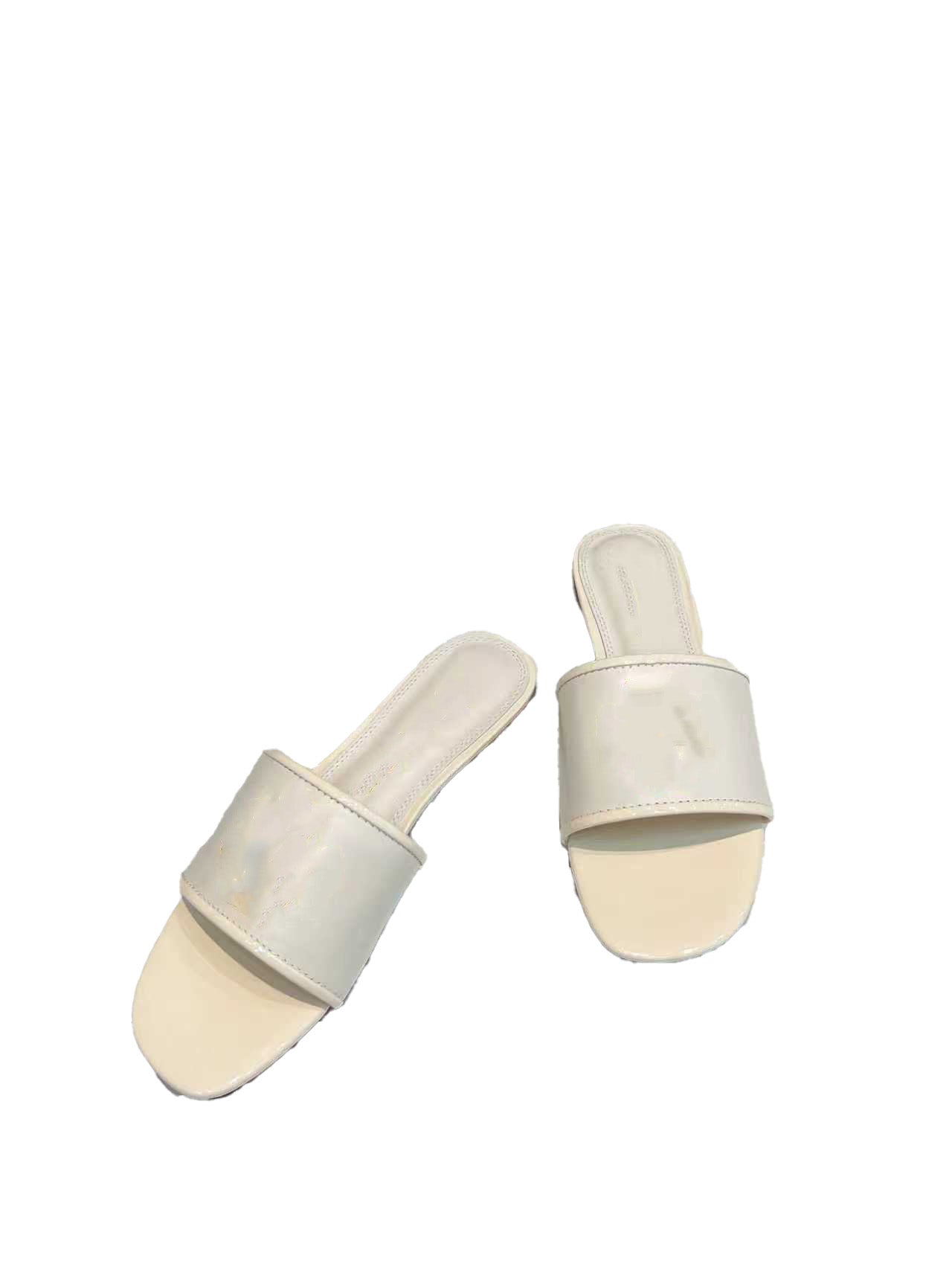 Women slippers