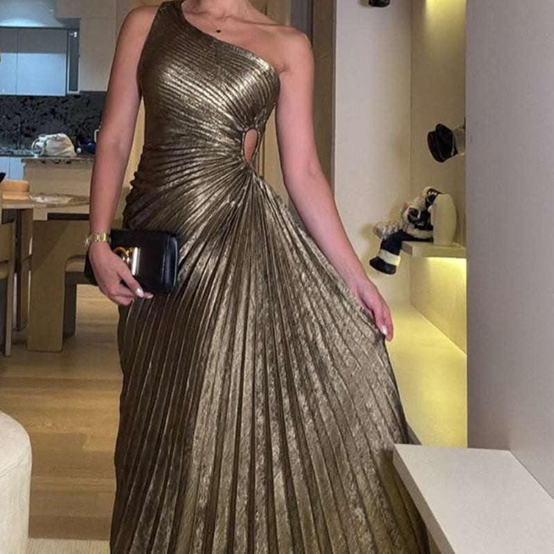 Sexy radiating pleated slanted shoulder dress