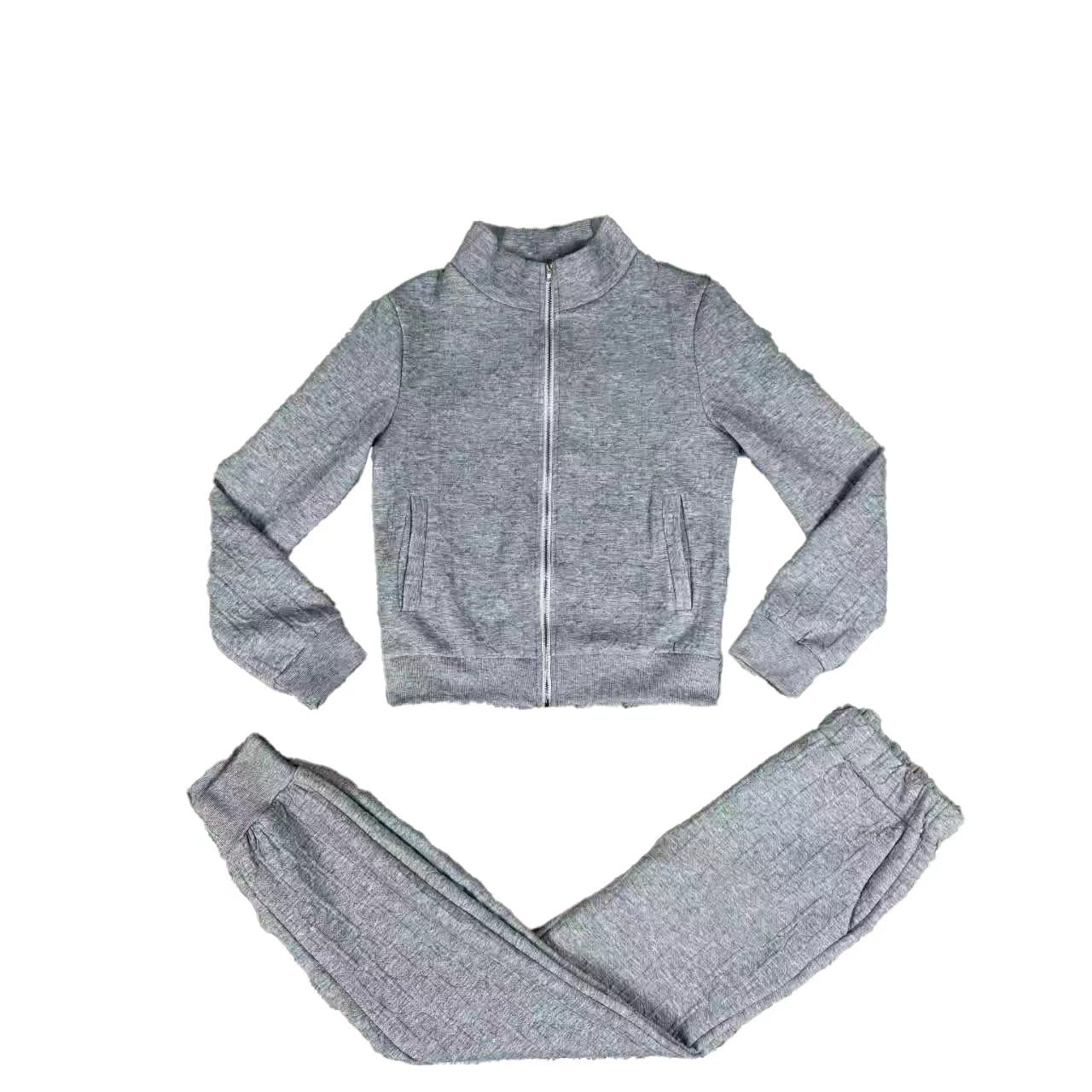 Long-sleeved suit
