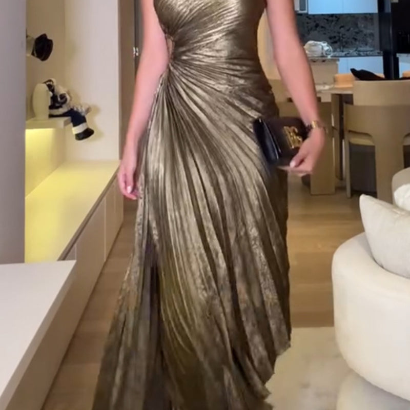 Sexy radiating pleated slanted shoulder dress